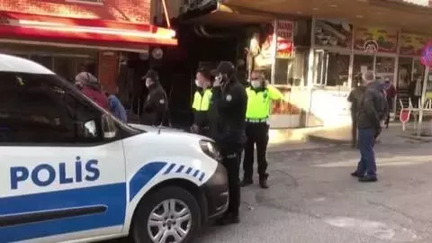 Son dakika: KAHRAMANMARAŞ - Kısıtlamayı ihlal edip sokakta kavga eden kişilere para cezası uygulandı Son dakika: KAHRAMANMARAŞ - Kısıtlamayı ihlal edip sokakta kavga eden kişilere para cezası uygulandı