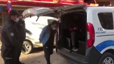 Son dakika: KAHRAMANMARAŞ - Kısıtlamayı ihlal edip sokakta kavga eden kişilere para cezası uygulandı Son dakika: KAHRAMANMARAŞ - Kısıtlamayı ihlal edip sokakta kavga eden kişilere para cezası uygulandı