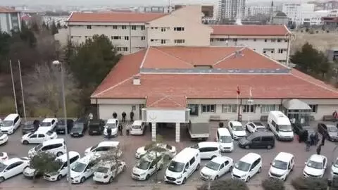 Kayseri Büyükşehir Belediyesinden sağlık çalışanlarına araç ve personel desteği Kayseri Büyükşehir Belediyesinden sağlık çalışanlarına araç ve personel desteği