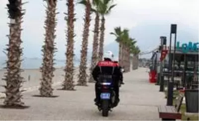 Kısıtlamanın ve denizin keyfini turistler çıkardı Kısıtlamanın ve denizin keyfini turistler çıkardı