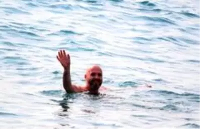 Kısıtlamanın ve denizin keyfini turistler çıkardı Kısıtlamanın ve denizin keyfini turistler çıkardı