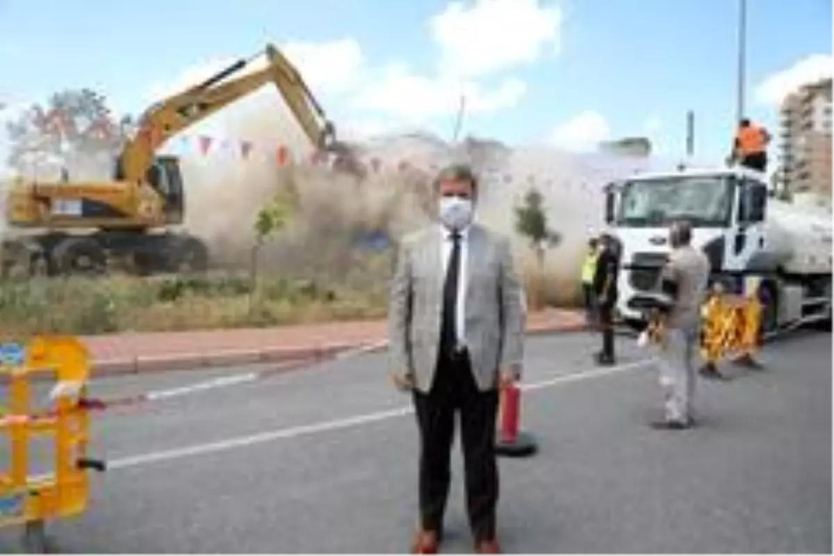 Melikgazi'de metruk yapılar yıkılıyor