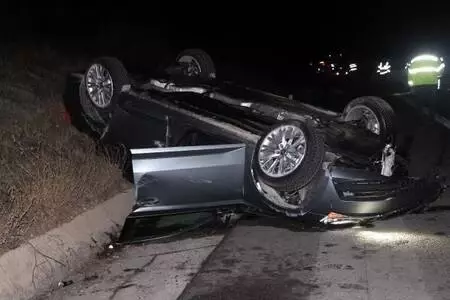 Otomobilin arkadan çarptığı ticari araçtaki karı-kocayı ölüm ayırdı Otomobilin arkadan çarptığı ticari araçtaki karı-kocayı ölüm ayırdı
