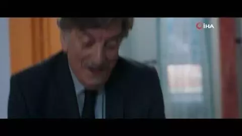 Sağlık temalı kısa film yarışmasında yönetmen doktora ödül Sağlık temalı kısa film yarışmasında yönetmen doktora ödül