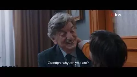 Sağlık temalı kısa film yarışmasında yönetmen doktora ödül Sağlık temalı kısa film yarışmasında yönetmen doktora ödül