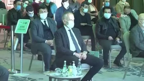 Sağlık temalı kısa film yarışmasında yönetmen doktora ödül Sağlık temalı kısa film yarışmasında yönetmen doktora ödül