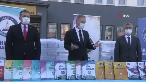 Şahinbey'de 231 bin soru bankasının dağıtımına başlandı Şahinbey'de 231 bin soru bankasının dağıtımına başlandı