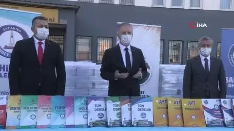 Şahinbey'de 231 bin soru bankasının dağıtımına başlandı Şahinbey'de 231 bin soru bankasının dağıtımına başlandı