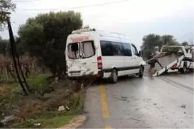 Servis minibüsü kayganlaşan yolda devrildi: 1 yaralı Servis minibüsü kayganlaşan yolda devrildi: 1 yaralı