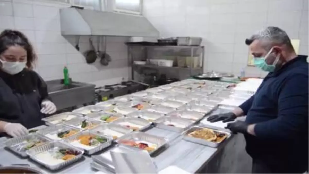 Söke'de restoran sahibiden sağlık çalışanlarına destek