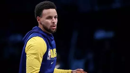 Stephen Curry, antrenmanda art arda 105 adet üç sayılık isabet buldu Stephen Curry, antrenmanda art arda 105 adet üç sayılık isabet buldu