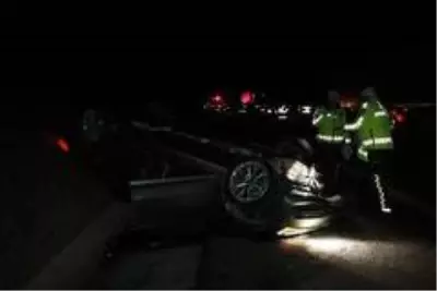TEM'de otomobilin çarptığı hafif ticari araç sürücüsü öldü TEM'de otomobilin çarptığı hafif ticari araç sürücüsü öldü