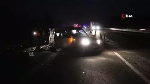 TEM'de otomobilin çarptığı hafif ticari araç sürücüsü öldü TEM'de otomobilin çarptığı hafif ticari araç sürücüsü öldü