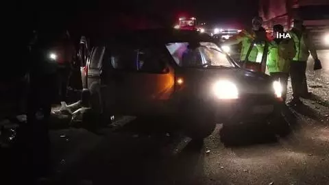 TEM'de otomobilin çarptığı hafif ticari araç sürücüsü öldü TEM'de otomobilin çarptığı hafif ticari araç sürücüsü öldü
