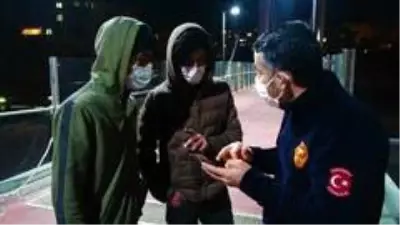 Son dakika! Üst geçidin asansöründe mahsur kalan 2 kardeşi itfaiye kurtardı Son dakika! Üst geçidin asansöründe mahsur kalan 2 kardeşi itfaiye kurtardı