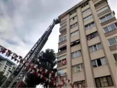 Son dakika haberi: Yangında mahsur kalan yavru kediyi polis memuru kurtardı Son dakika haberi: Yangında mahsur kalan yavru kediyi polis memuru kurtardı