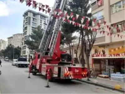 Son dakika haberi: Yangında mahsur kalan yavru kediyi polis memuru kurtardı Son dakika haberi: Yangında mahsur kalan yavru kediyi polis memuru kurtardı