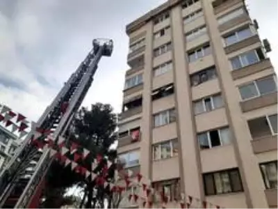 Son dakika haberi: Yangında mahsur kalan yavru kediyi polis memuru kurtardı Son dakika haberi: Yangında mahsur kalan yavru kediyi polis memuru kurtardı