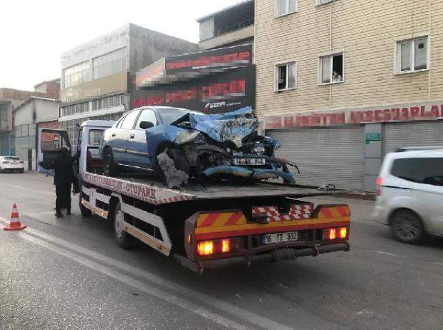6 kişinin yaralandığı kaza, canlı yayına saniye saniye yansıdı