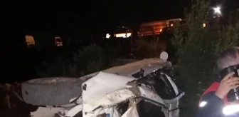 Adana'da otomobil portakal bahçesine devrildi: 2 ölü