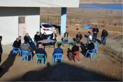AK Parti Batman il teşkilatı Hasankeyf'te incelemelerden bulundu AK Parti Batman il teşkilatı Hasankeyf'te incelemelerden bulundu