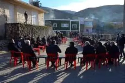 AK Parti Batman il teşkilatı Hasankeyf'te incelemelerden bulundu AK Parti Batman il teşkilatı Hasankeyf'te incelemelerden bulundu