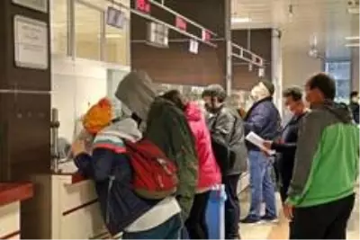 Antalya'da yağmur altında borç yapılandırma kuyruğu Antalya'da yağmur altında borç yapılandırma kuyruğu
