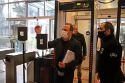 Antalya'da yağmur altında borç yapılandırma kuyruğu Antalya'da yağmur altında borç yapılandırma kuyruğu
