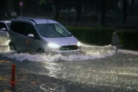 Kaş'ta sağanak nedeniyle seraları su bastı (3) Kaş'ta sağanak nedeniyle seraları su bastı (3)