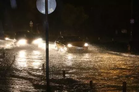 Kaş'ta sağanak nedeniyle seraları su bastı (3) Kaş'ta sağanak nedeniyle seraları su bastı (3)