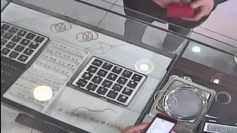 Ayar hilesiyle kuyumcuları dolandıran 3 şüpheli tutuklandı Ayar hilesiyle kuyumcuları dolandıran 3 şüpheli tutuklandı