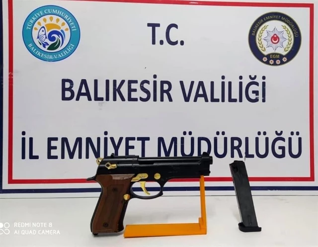 Balıkesir'de polis 20 aranan şahsı yakaladı