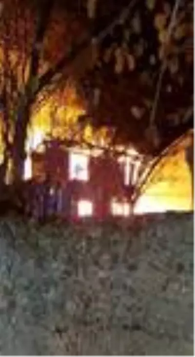 Bolu'da iki katlı evde devrilen soba yangın çıkardı: 1 ölü Bolu'da iki katlı evde devrilen soba yangın çıkardı: 1 ölü