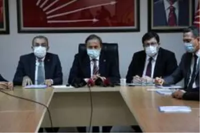 CHP, rüşvetten tutuklanan eski Belediye Başkanı Kadir Aydar'a sahip çıktı CHP, rüşvetten tutuklanan eski Belediye Başkanı Kadir Aydar'a sahip çıktı