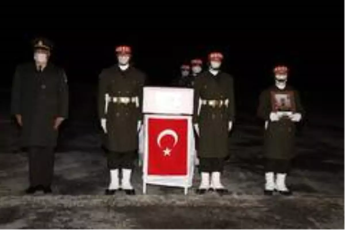 Çığ altında kalarak şehit olan asker için Hakkari'de tören düzenlendi