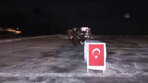 Son Dakika | Hakkari'de çığ düşmesi sonucu şehit olan askerin naaşı törenle memleketine uğurlandı Son Dakika | Hakkari'de çığ düşmesi sonucu şehit olan askerin naaşı törenle memleketine uğurlandı