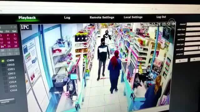 Esenyurt'ta marketteki silahlı soygun anbean kameralara yansıdı