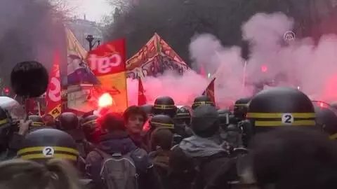Son dakika haber! Fransa, 2020'yi Kovid-19 krizi ve şiddetli protesto gösterileriyle geçirdi