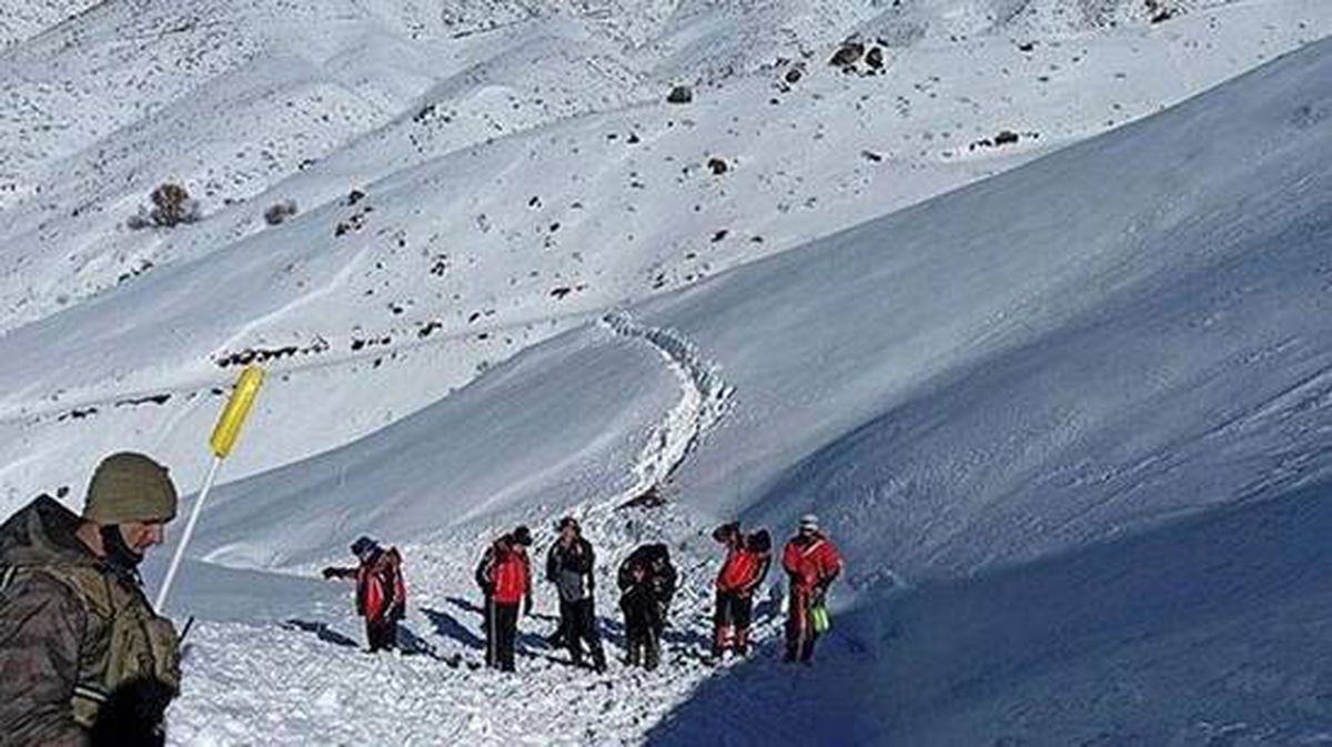 Hakkari'de çığ altında kalan ikinci askerin cansız bedenine ulaşıldı