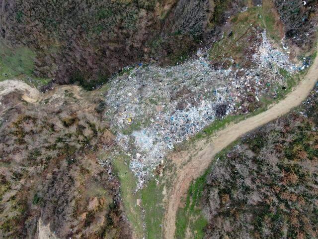İstanbul'un bilinmeyen çöp dağları! Hayvanların otladığı yerdeki tahribat yürekleri sızlattı İstanbul'un bilinmeyen çöp dağları! Hayvanların otladığı yerdeki tahribat yürekleri sızlattı