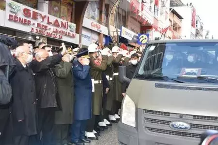 Son dakika haber: Şehit Uzman Çavuş Özbent son yolculuğuna uğurlandı Son dakika haber: Şehit Uzman Çavuş Özbent son yolculuğuna uğurlandı