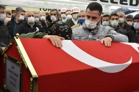Son dakika haber: Şehit Uzman Çavuş Özbent son yolculuğuna uğurlandı Son dakika haber: Şehit Uzman Çavuş Özbent son yolculuğuna uğurlandı