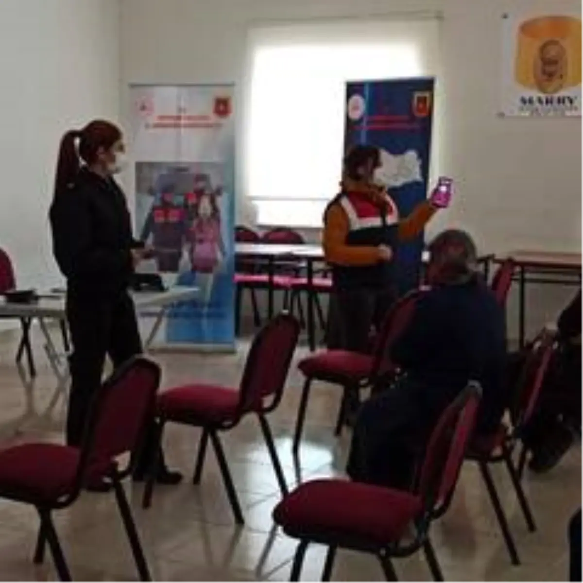 Jandarma kadınlara 'KADES' eğitimi verdi