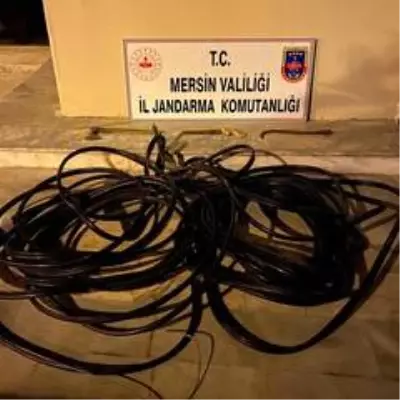 Mersin'de kablo hırsızlığı iddiasıyla 3 şüpheli yakalandı Mersin'de kablo hırsızlığı iddiasıyla 3 şüpheli yakalandı