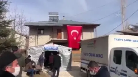 KAHRAMANMARAŞ - Şemdinli'de çığ düşmesi sonucu şehit olan sözleşmeli er Özdemir'in ailesine acı haber verildi KAHRAMANMARAŞ - Şemdinli'de çığ düşmesi sonucu şehit olan sözleşmeli er Özdemir'in ailesine acı haber verildi