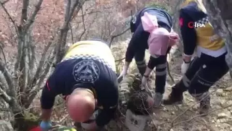 - Kayalıklardan düşen avcı ölümden döndü- Ayağı kırılan avcıyı Doğa Koruma ve Milli Parklar ekipleri kurtardı - Kayalıklardan düşen avcı ölümden döndü- Ayağı kırılan avcıyı Doğa Koruma ve Milli Parklar ekipleri kurtardı