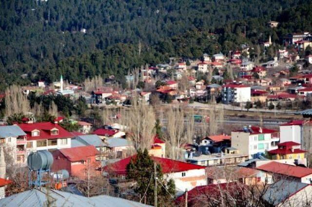 Kışın 700 kişinin yaşadığı yaylada, salgın nedeniyle nüfus 15 kat arttı Kışın 700 kişinin yaşadığı yaylada, salgın nedeniyle nüfus 15 kat arttı