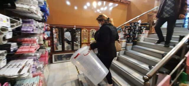 Kocaeli'de vatandaşlar 48 saat sürecek su kesintisine karşı önlem aldı Kocaeli'de vatandaşlar 48 saat sürecek su kesintisine karşı önlem aldı