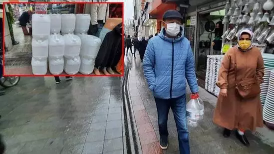 Kocaeli'de vatandaşlar 48 saat sürecek su kesintisine karşı önlem aldı Kocaeli'de vatandaşlar 48 saat sürecek su kesintisine karşı önlem aldı