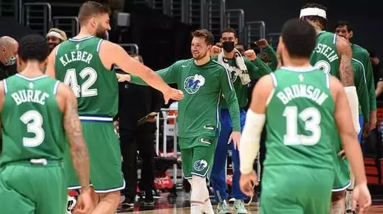 NBA rekorunun kırıldığı maçta Mavericks, Clippers'ı 51 sayı farkla mağlup etti NBA rekorunun kırıldığı maçta Mavericks, Clippers'ı 51 sayı farkla mağlup etti